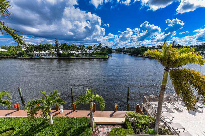 3083 Waterside Circle