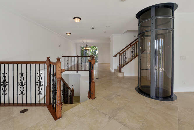 3083 Waterside Circle