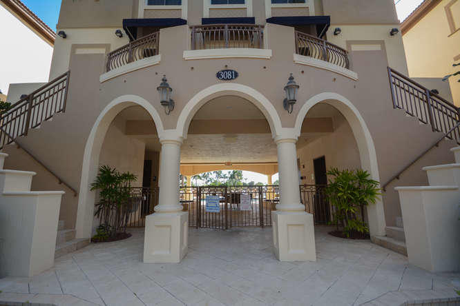 3083 Waterside Circle