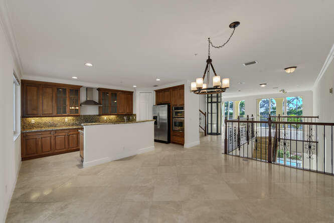 3083 Waterside Circle