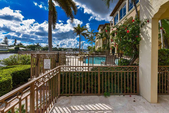 3083 Waterside Circle