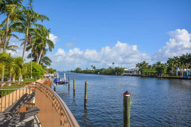 3083 Waterside Circle