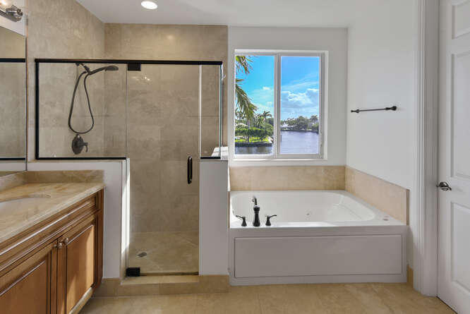 3083 Waterside Circle