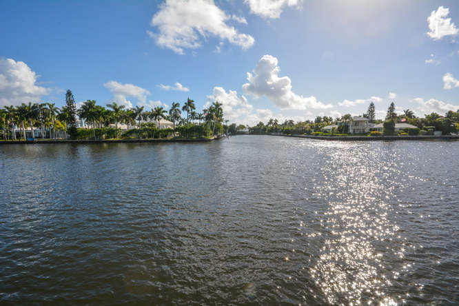 3083 Waterside Circle