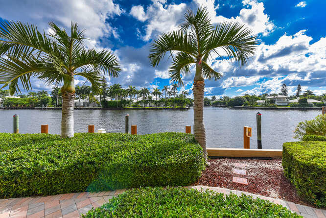 3083 Waterside Circle