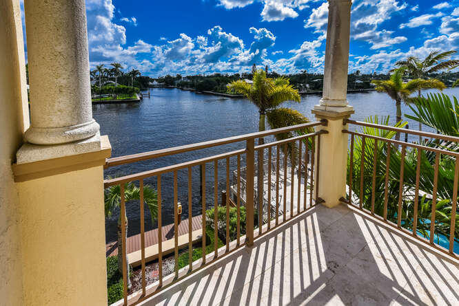 3083 Waterside Circle