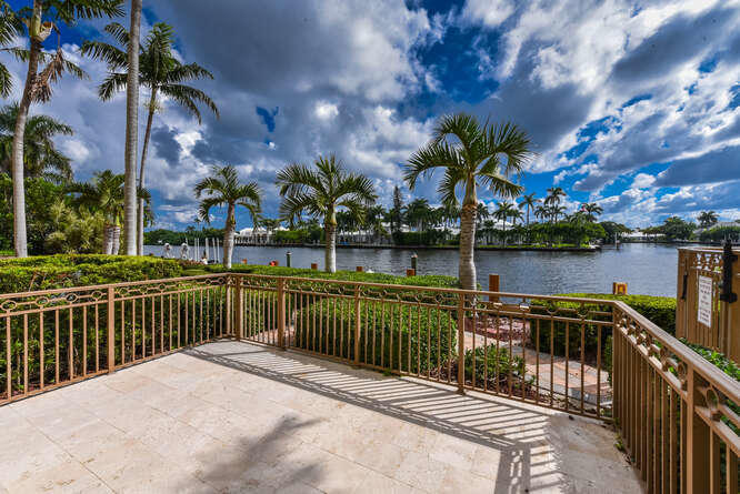 3083 Waterside Circle