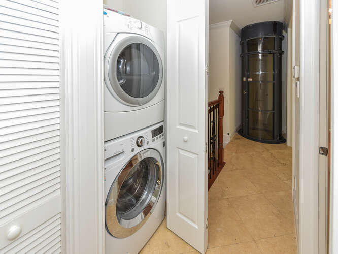 3083 Waterside Circle