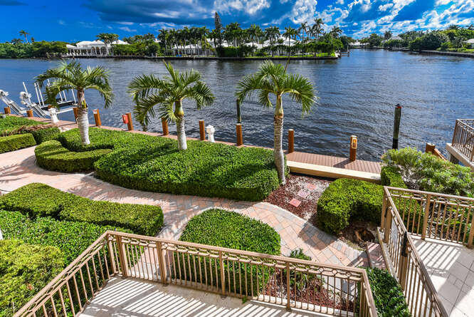 3083 Waterside Circle