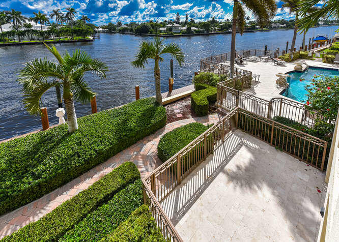 3083 Waterside Circle