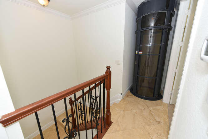 3083 Waterside Circle