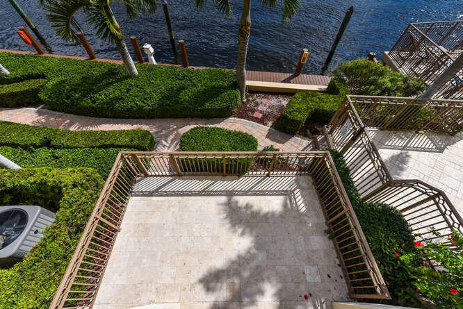 3083 Waterside Circle