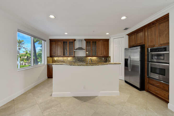 3083 Waterside Circle