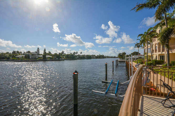 3083 Waterside Circle