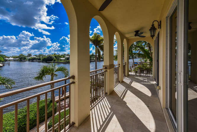 3083 Waterside Circle