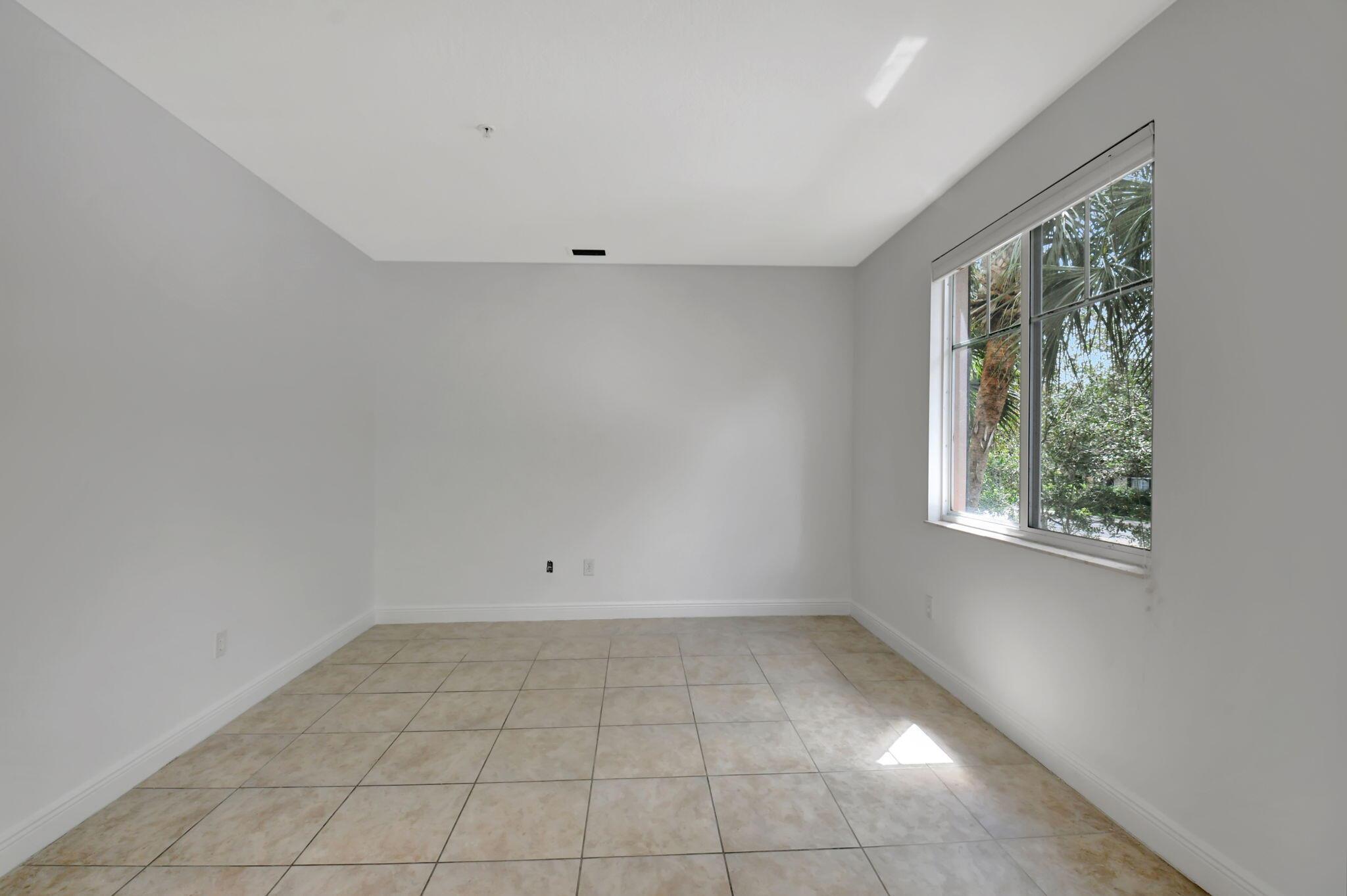 559 NW 39th Cir Circle