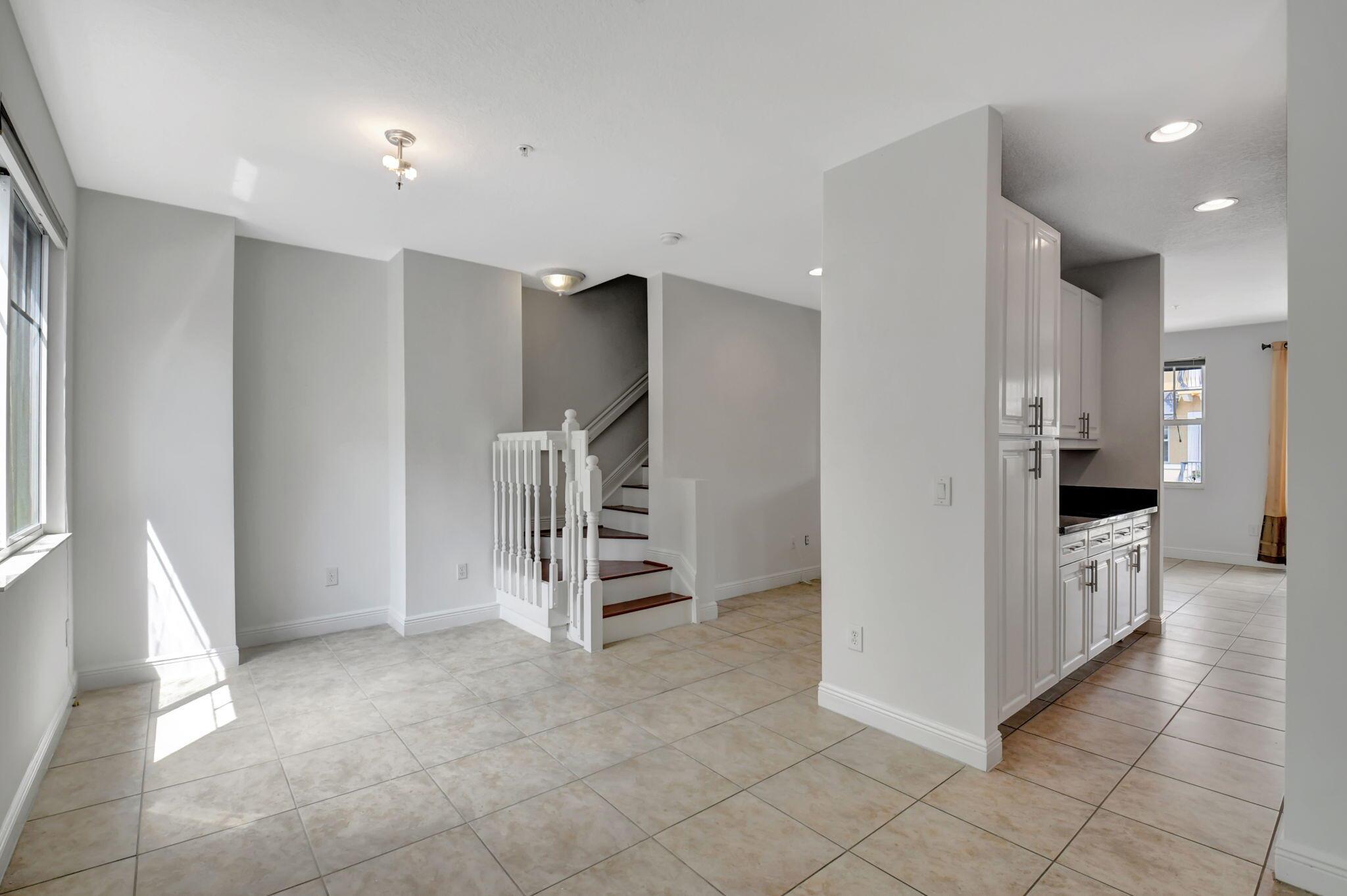 559 NW 39th Cir Circle