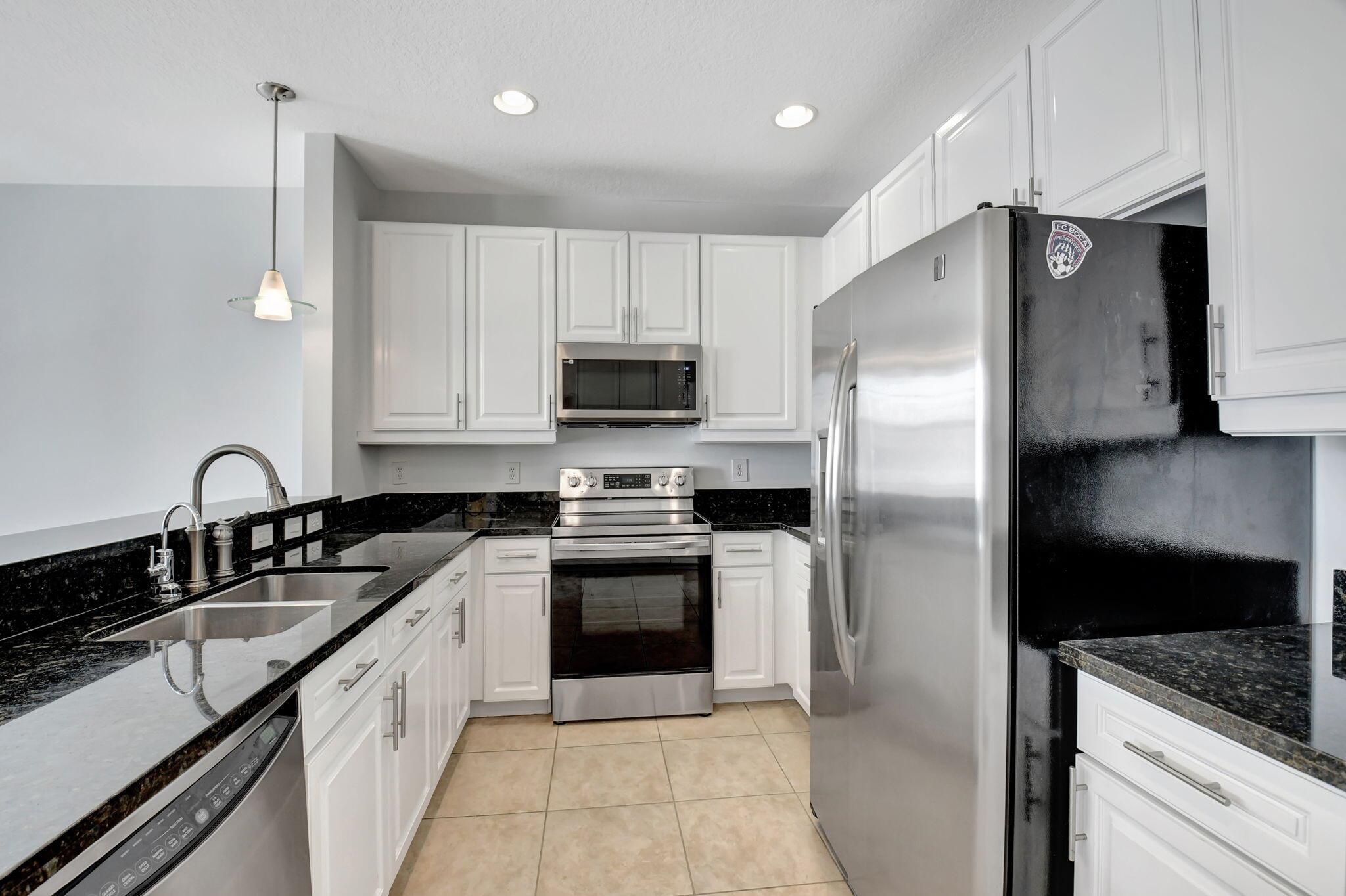 559 NW 39th Cir Circle