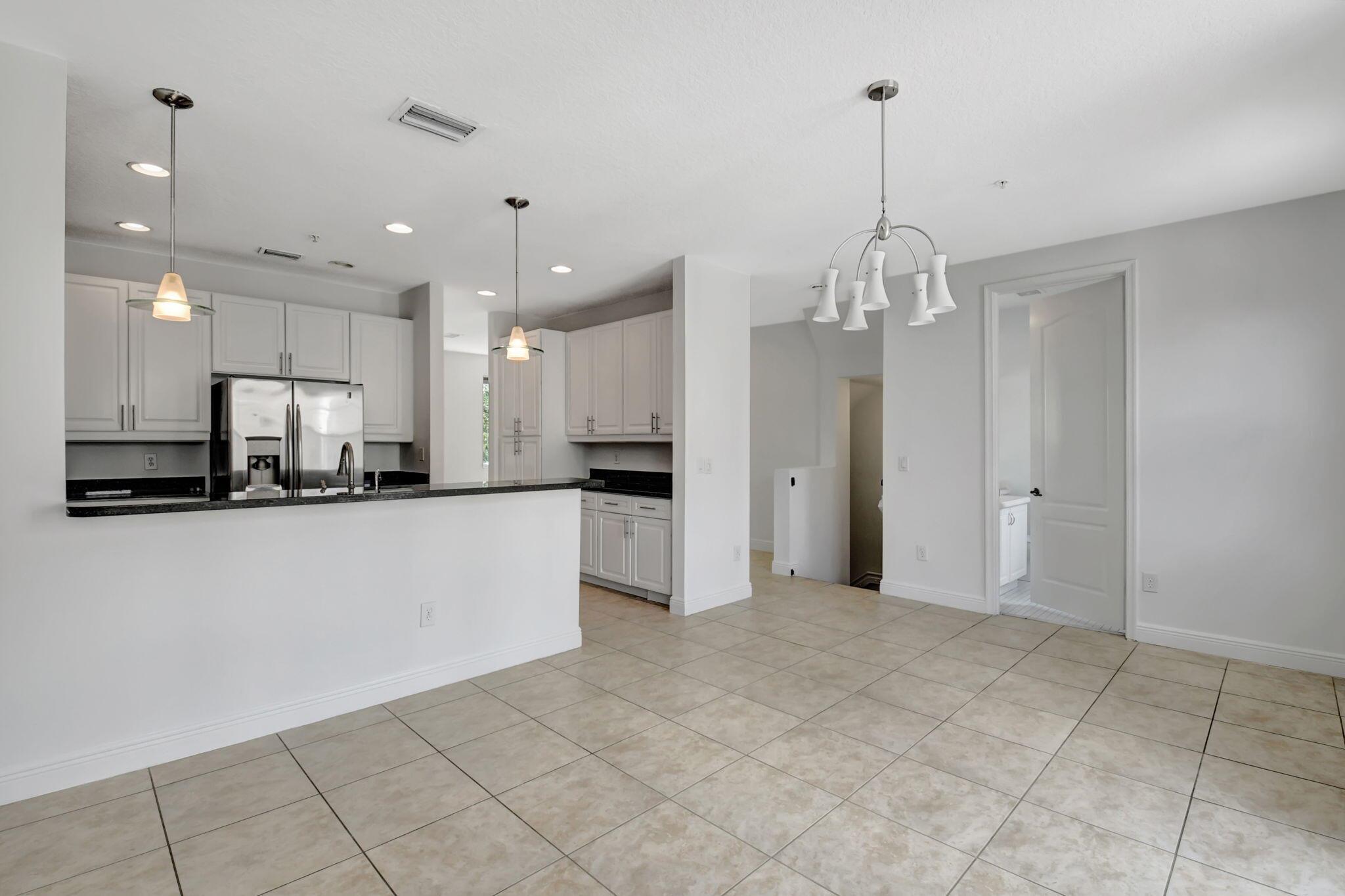 559 NW 39th Cir Circle