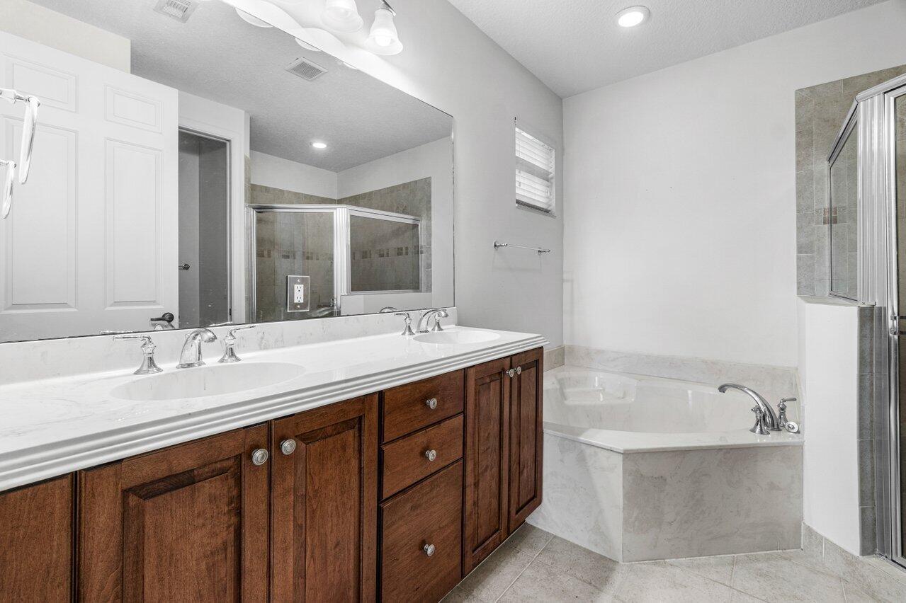 5036 S Chrystie Circle