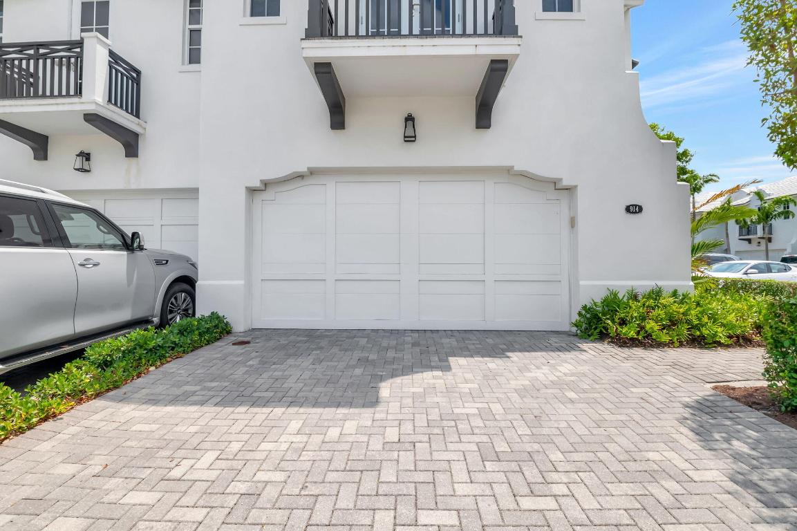 914 St George Boulevard