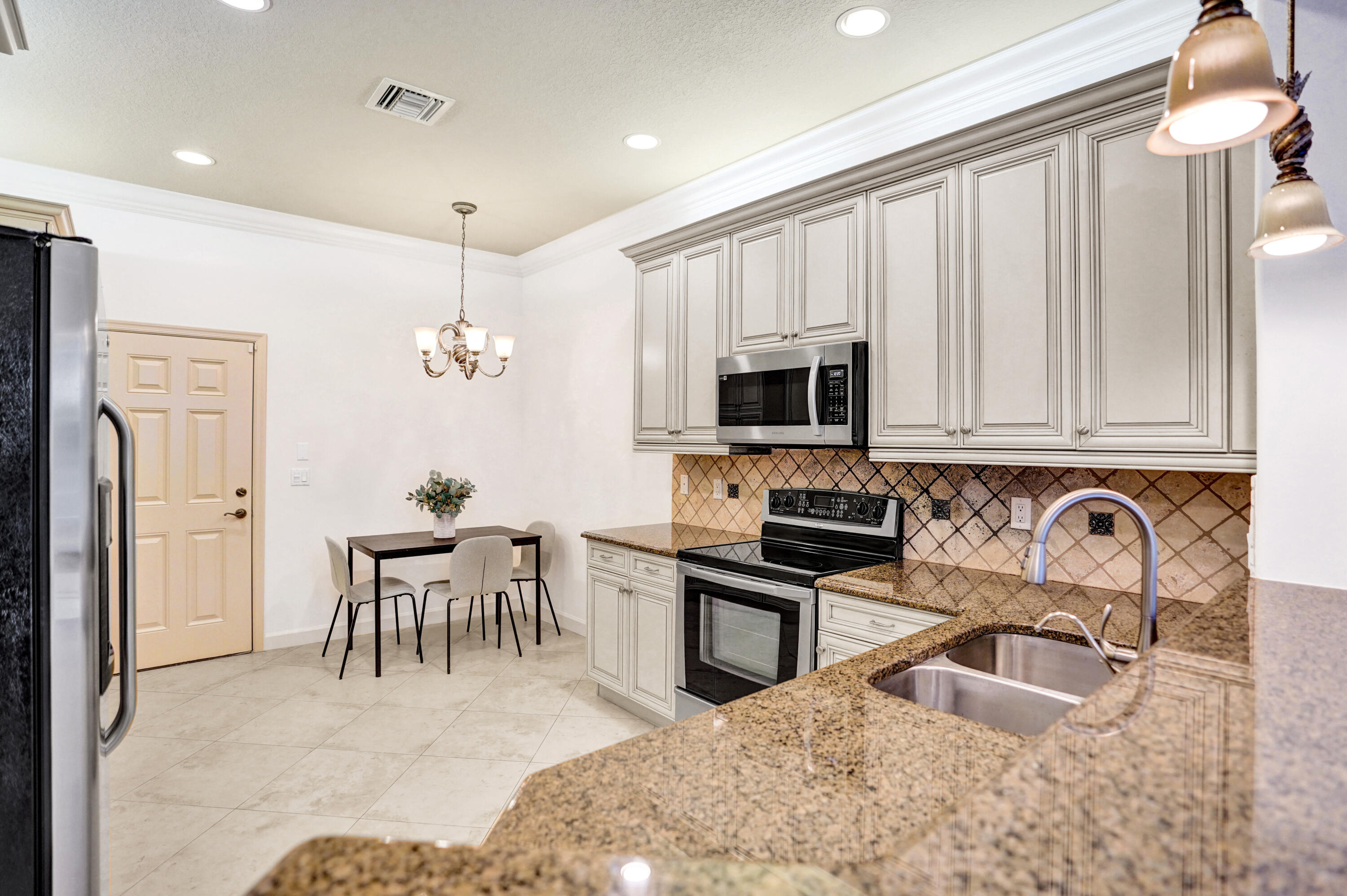 4734 S Prive Circle