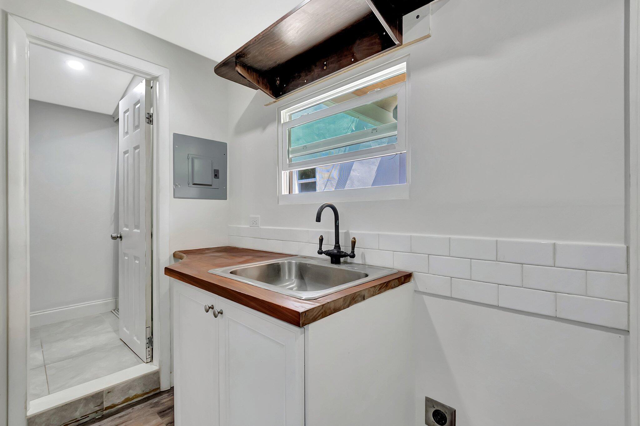 1313 N Federal Highway