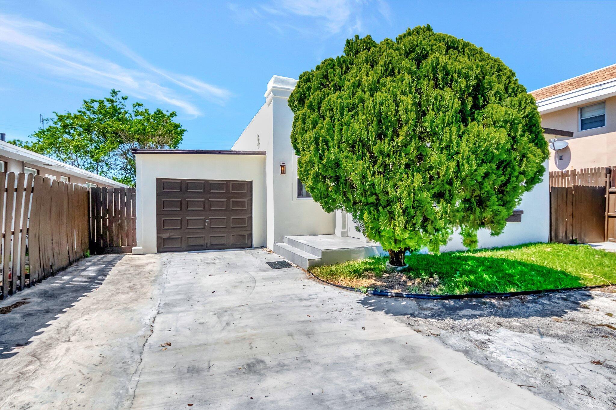 1313 N Federal Highway