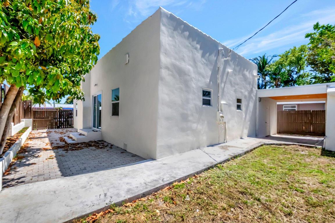 1313 N Federal Highway