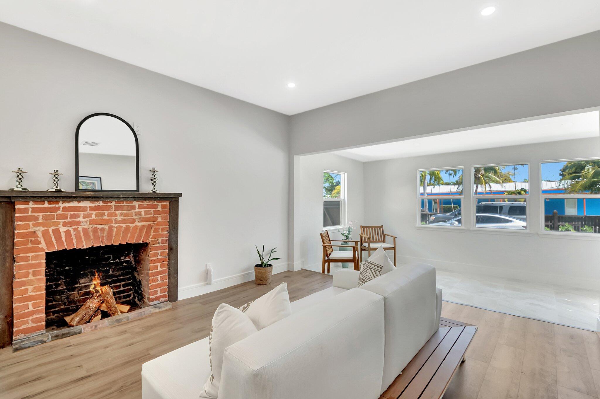 1313 N Federal Highway