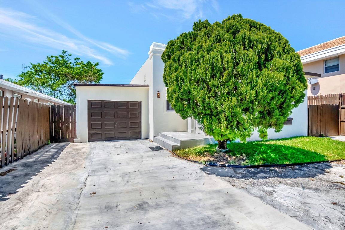 1313 N Federal Highway