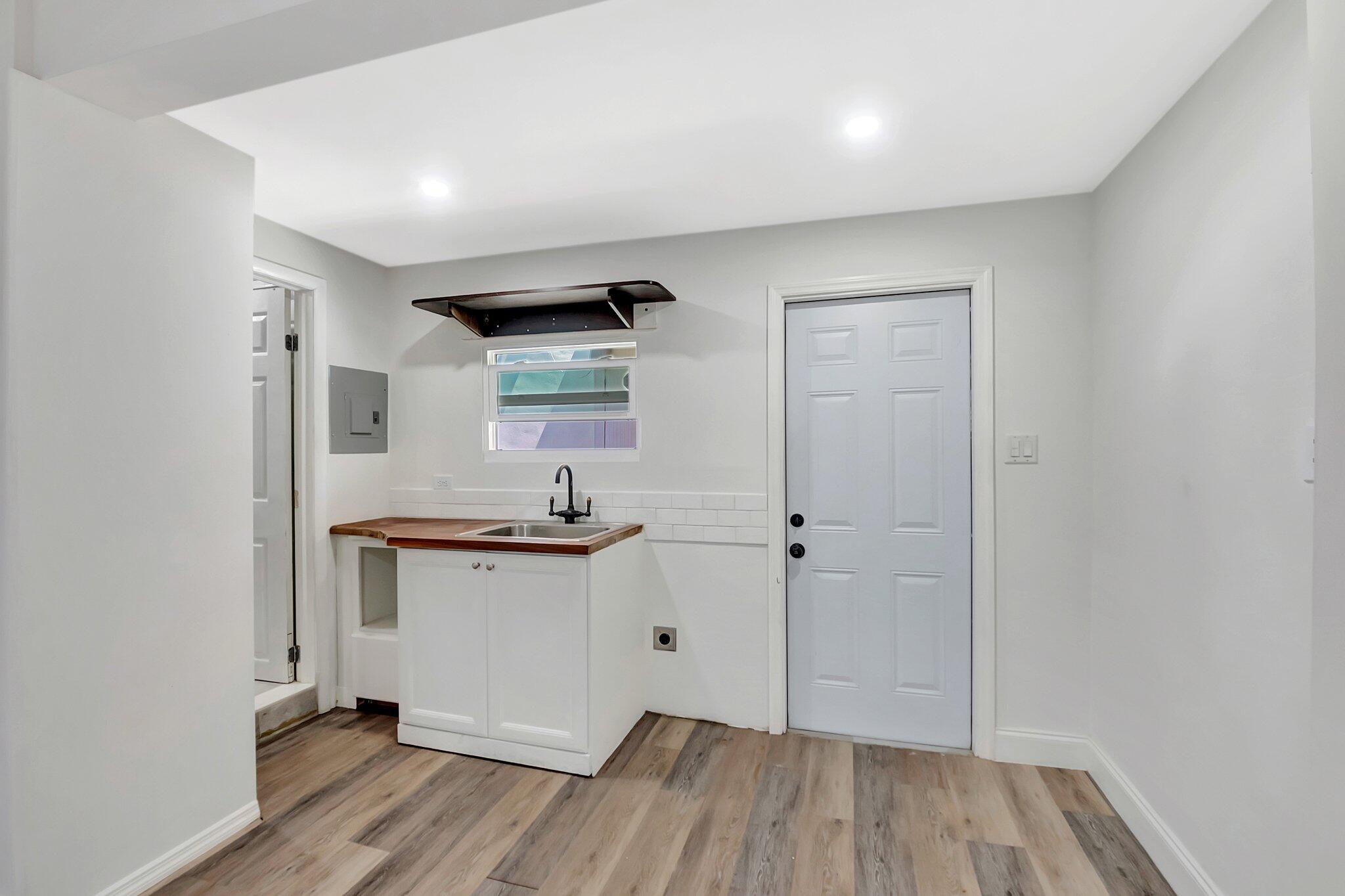 1313 N Federal Highway