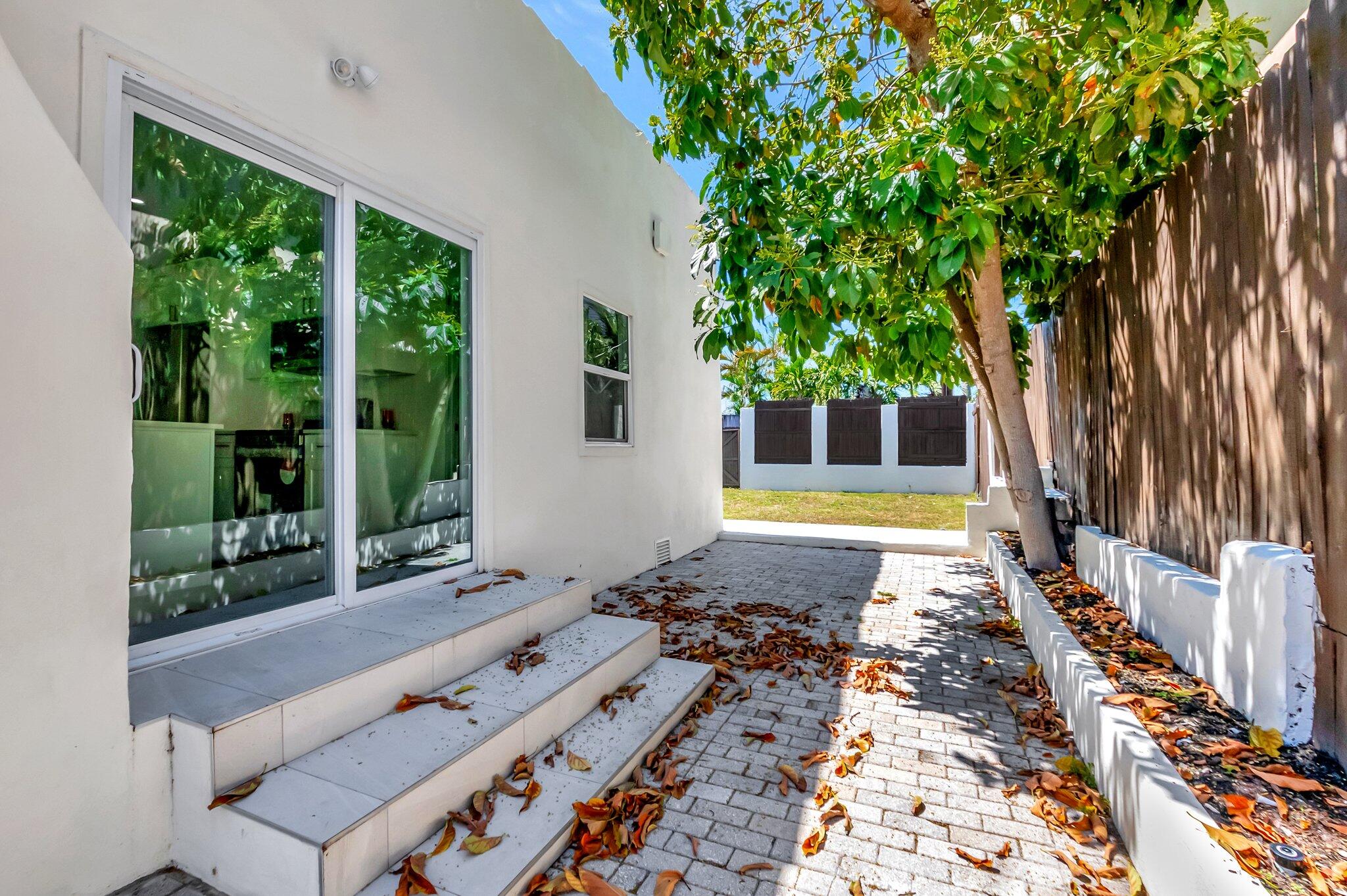 1313 N Federal Highway