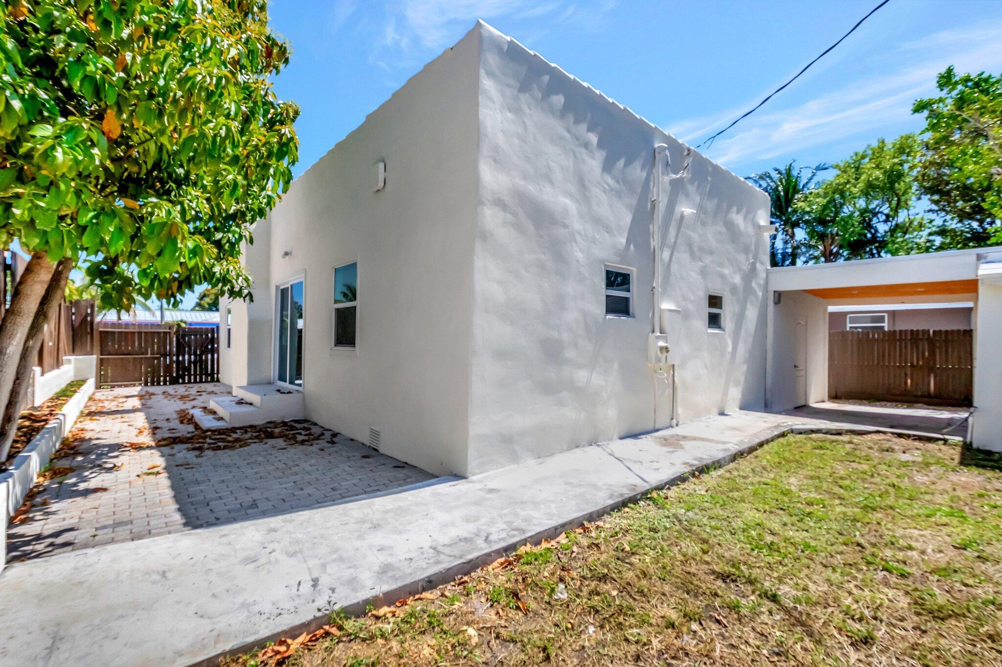 1313 N Federal Highway