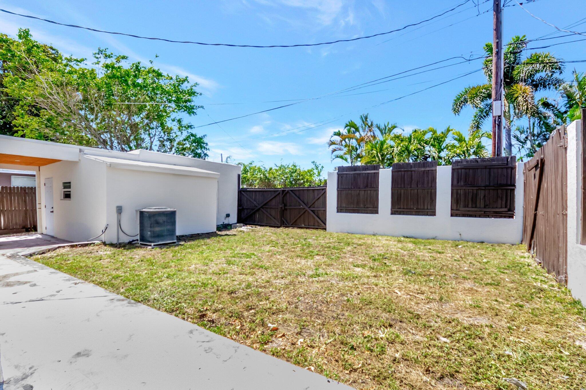 1313 N Federal Highway