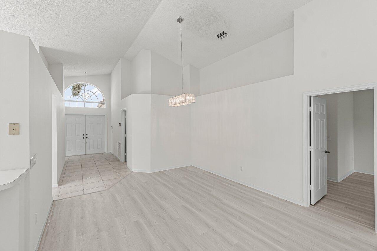 7728 Edinburough Lane