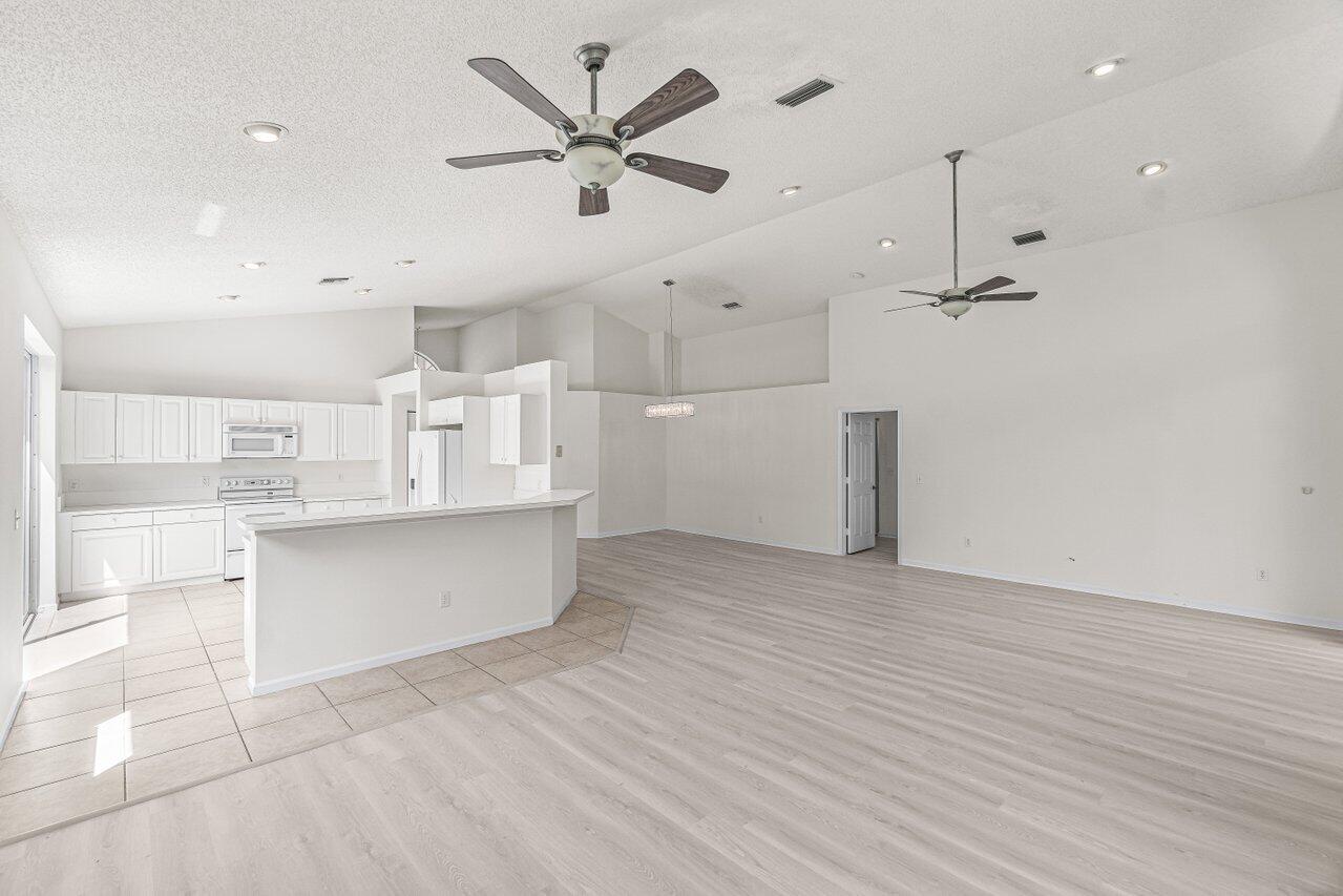 7728 Edinburough Lane