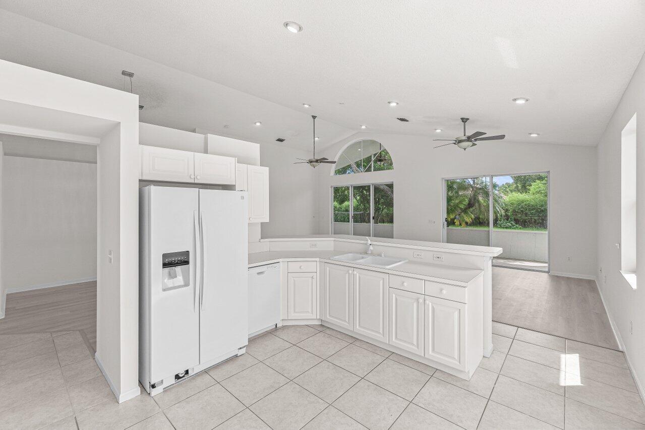 7728 Edinburough Lane