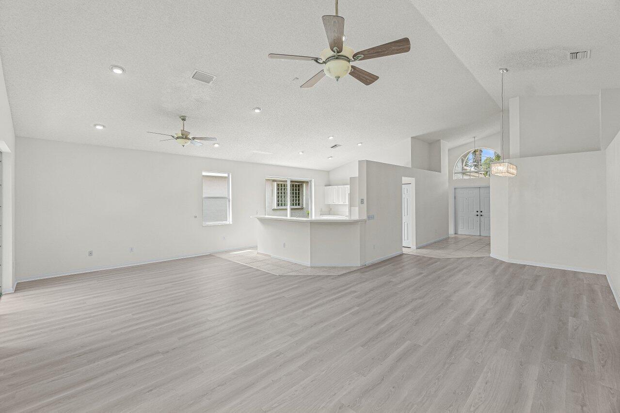 7728 Edinburough Lane