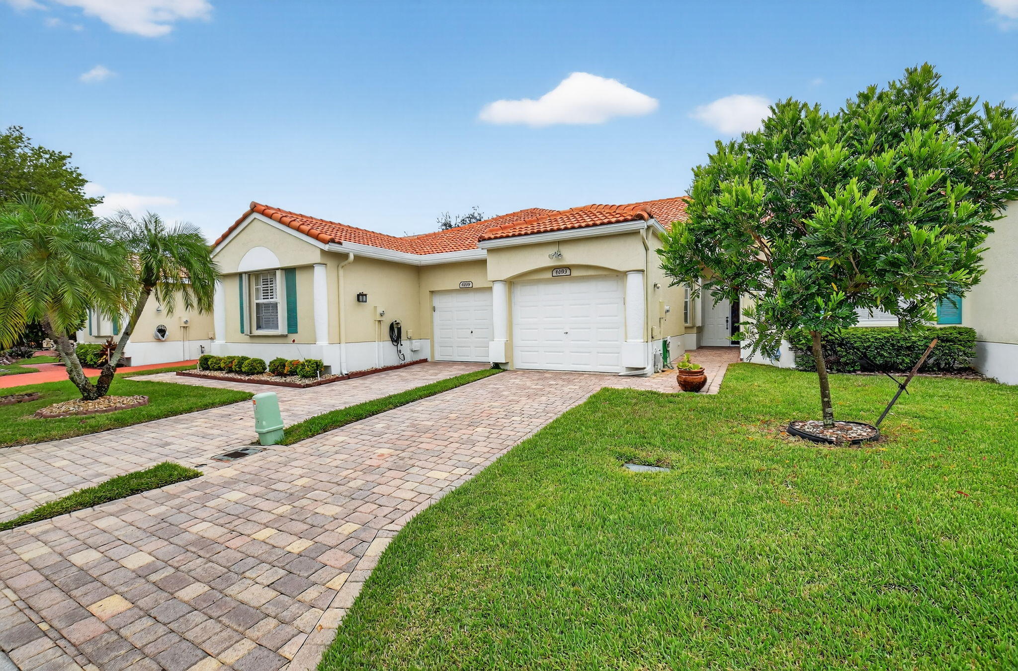 6193 Heliconia Road