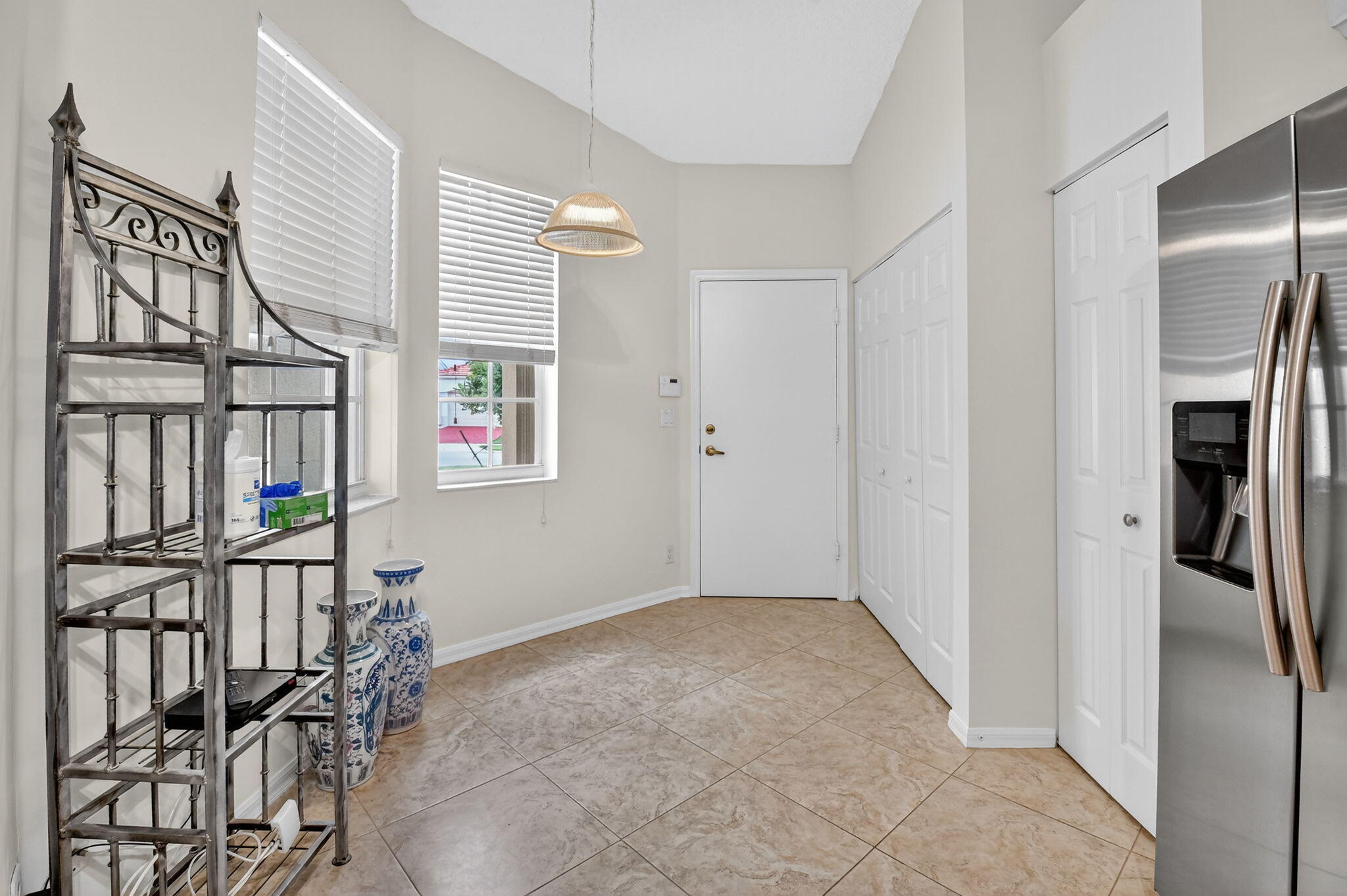 6193 Heliconia Road