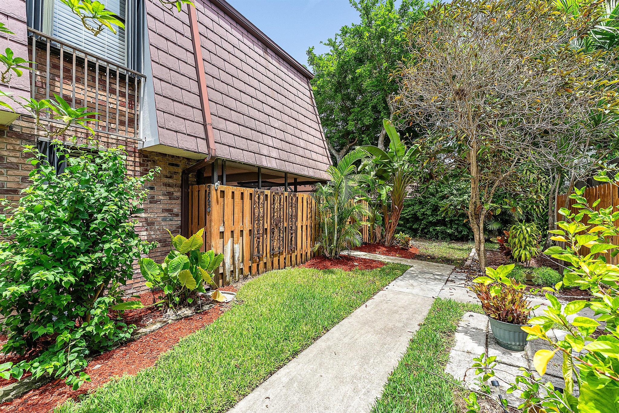 7526 Courtyard Run E