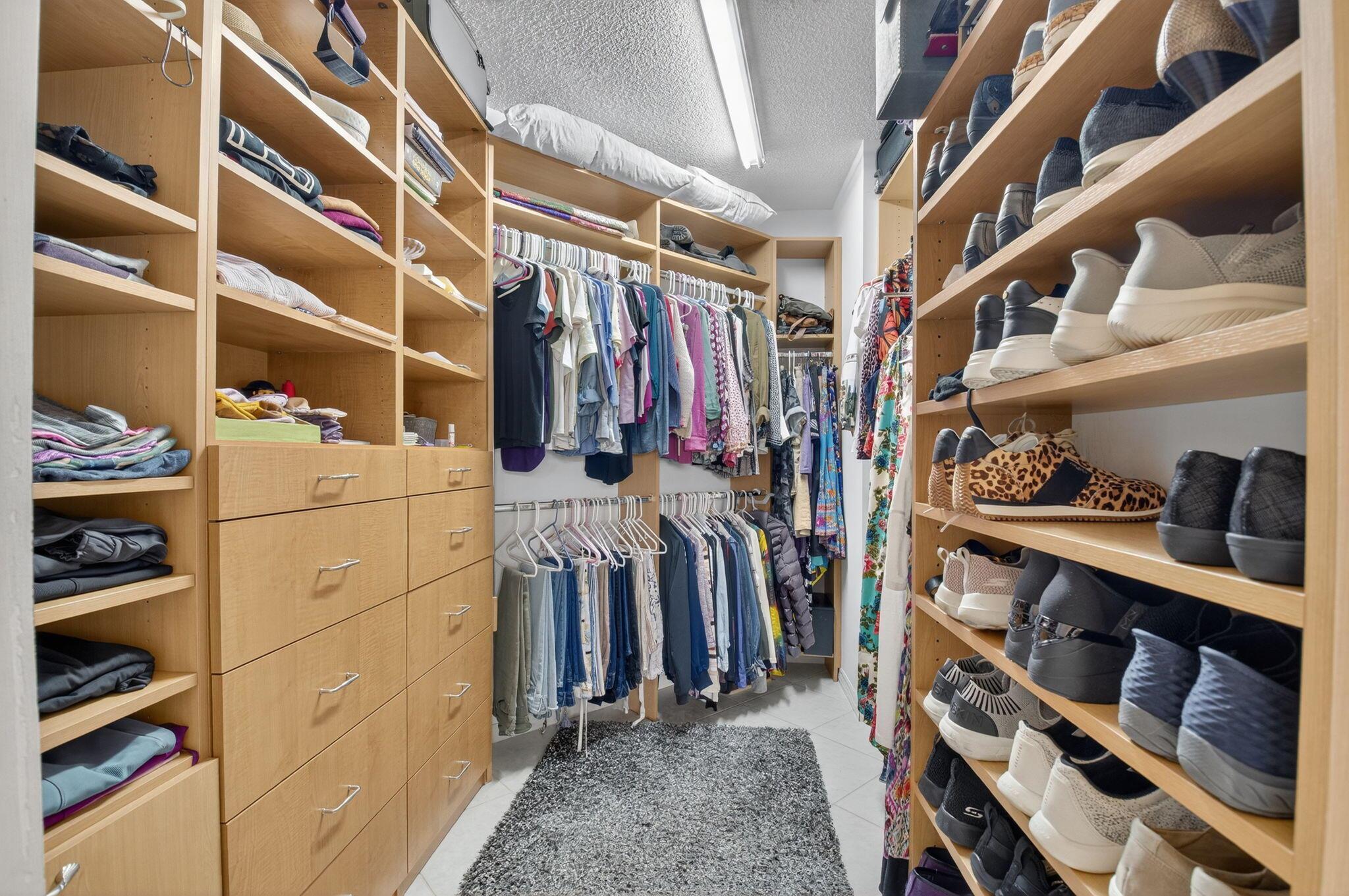 6108 Floral Lakes Drive