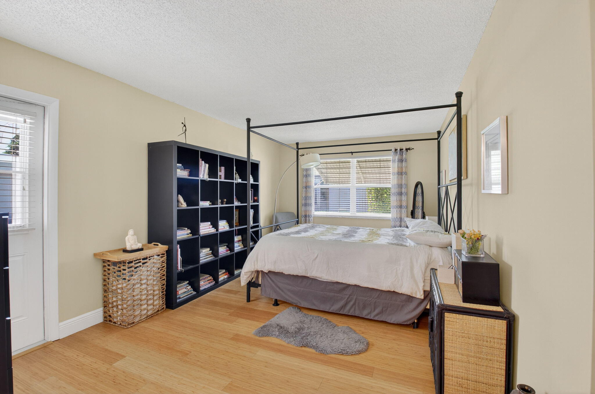 762 High Point Boulevard N D