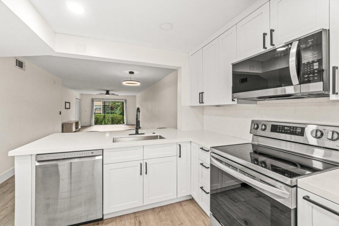 2935 SW 22nd Avenue 1060