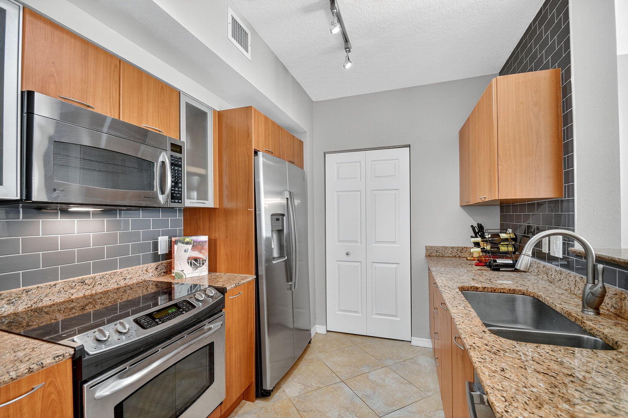 700 E Boynton Beach Boulevard Unit: 803