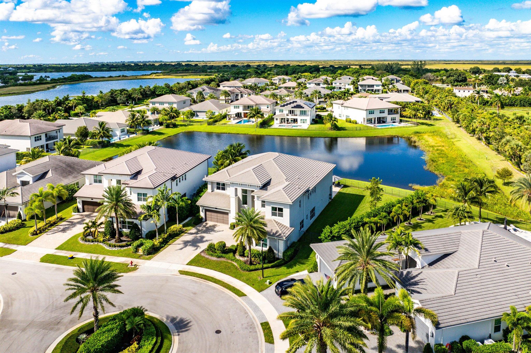 19863 Meadowside Lane