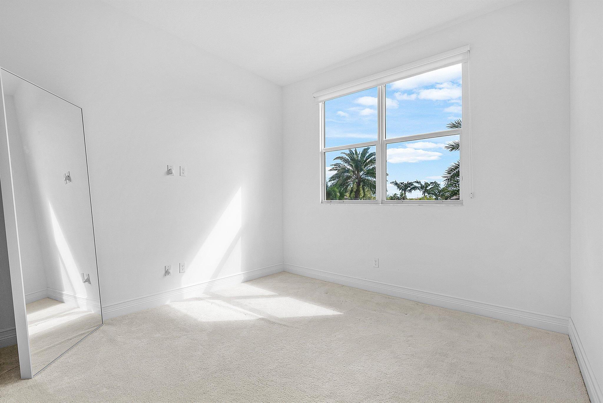 19863 Meadowside Lane