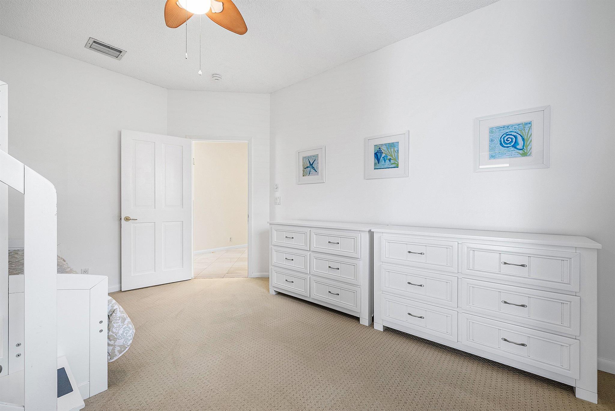 4879 Bocaire Boulevard