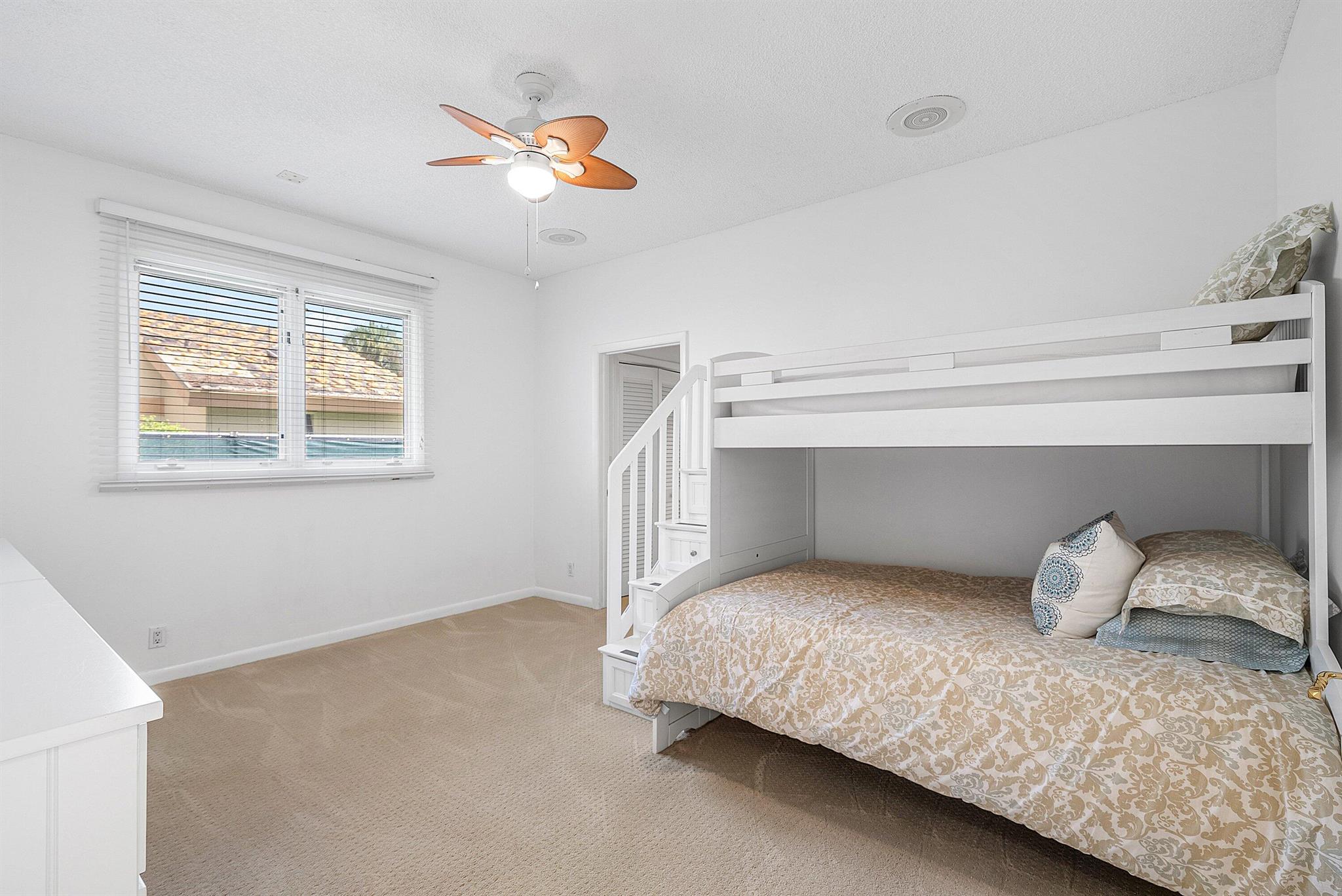 4879 Bocaire Boulevard